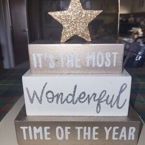 Gold and White Holiday Star Decor